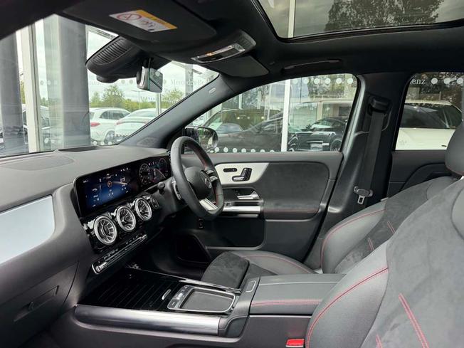 MERCEDES-BENZ GLA Photo 3