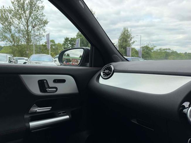 MERCEDES-BENZ GLA Photo 41