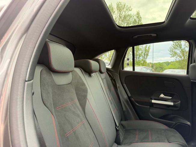 MERCEDES-BENZ GLA Photo 8