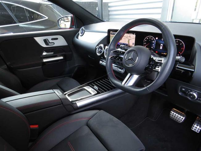 MERCEDES-BENZ GLA Photo 16