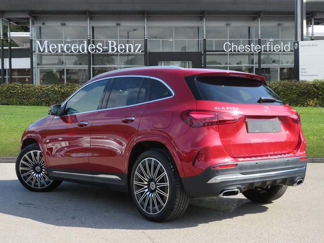 MERCEDES-BENZ GLA Photo 2