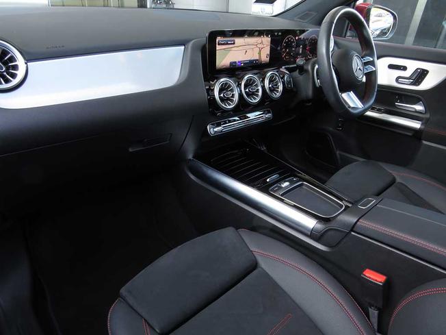 MERCEDES-BENZ GLA Photo 3