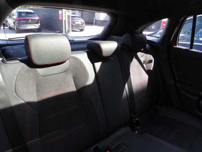 MERCEDES-BENZ GLA Photo 8