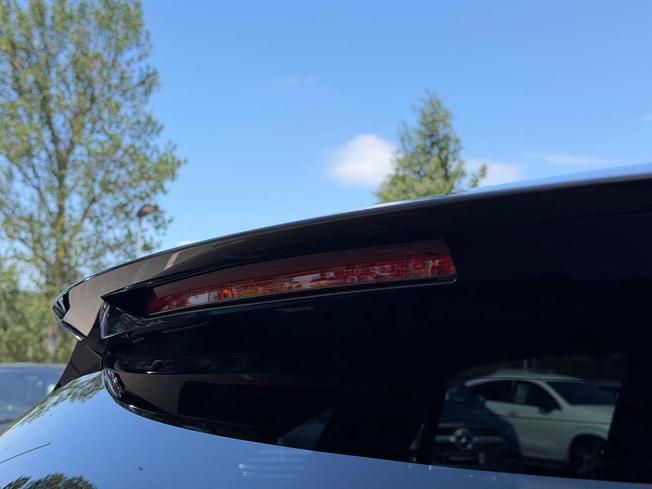 MERCEDES-BENZ GLA Photo 16