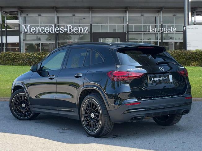 MERCEDES-BENZ GLA Photo 2