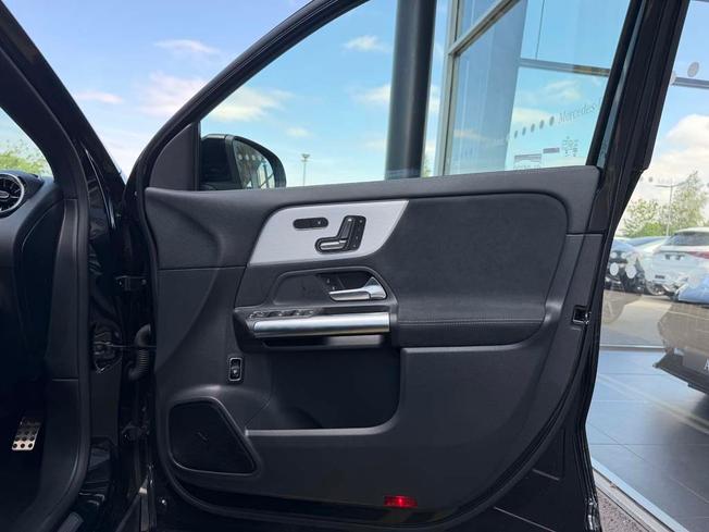 MERCEDES-BENZ GLA Photo 21