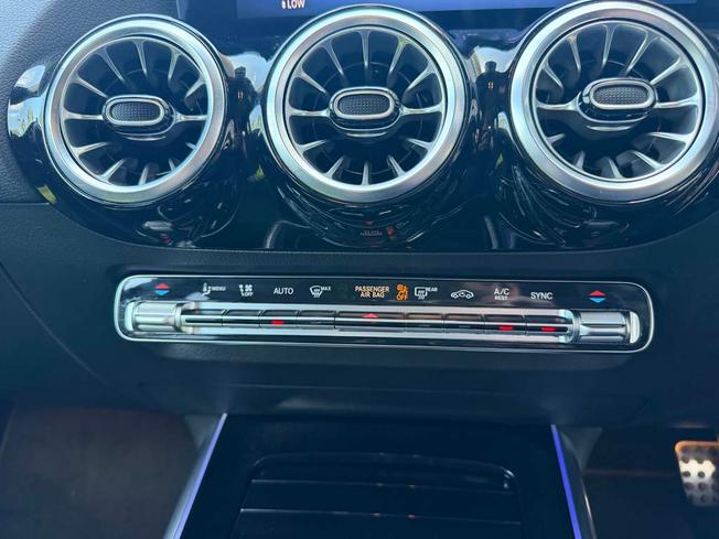 MERCEDES-BENZ GLA Photo 32