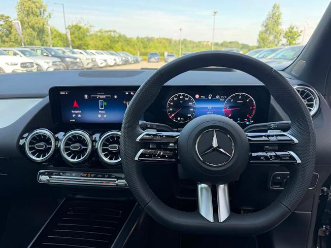 MERCEDES-BENZ GLA Photo 4
