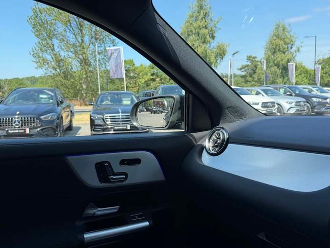 MERCEDES-BENZ GLA Photo 40