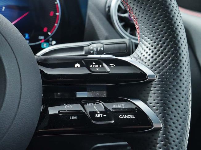 MERCEDES-BENZ GLA Photo 12
