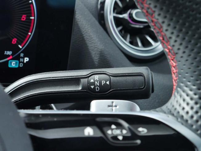 MERCEDES-BENZ GLA Photo 13
