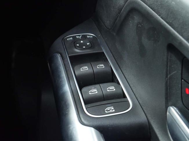 MERCEDES-BENZ GLA Photo 15