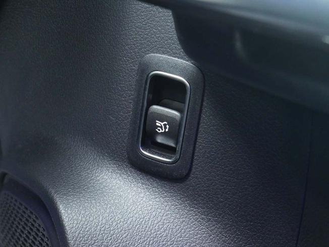 MERCEDES-BENZ GLA Photo 18