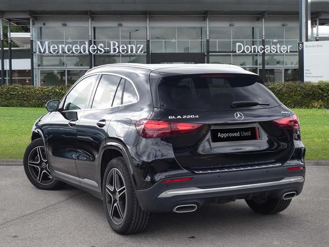 MERCEDES-BENZ GLA Photo 2