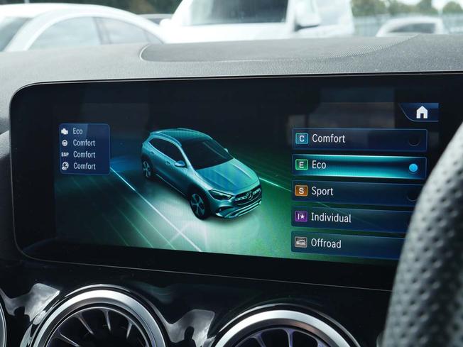 MERCEDES-BENZ GLA Photo 21