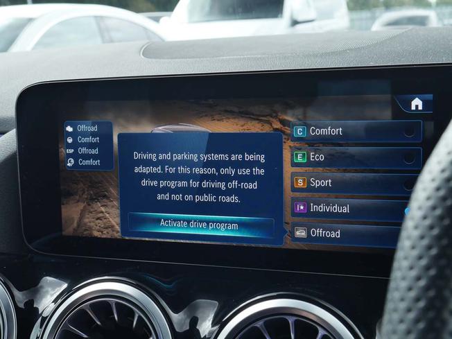 MERCEDES-BENZ GLA Photo 24