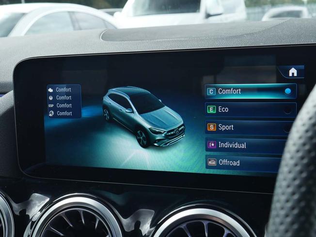 MERCEDES-BENZ GLA Photo 25