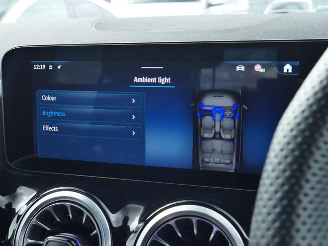 MERCEDES-BENZ GLA Photo 29