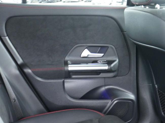 MERCEDES-BENZ GLA Photo 38