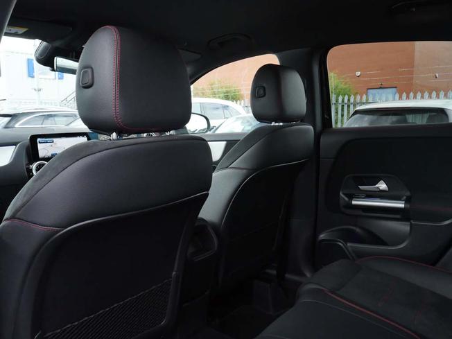 MERCEDES-BENZ GLA Photo 40