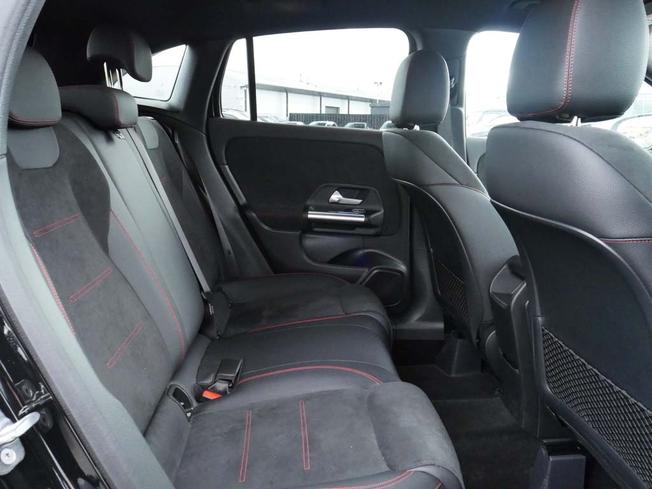 MERCEDES-BENZ GLA Photo 8