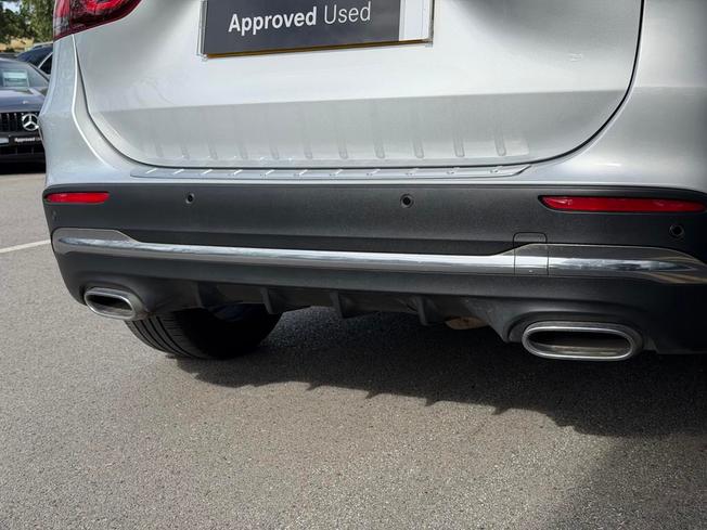 MERCEDES-BENZ GLA Photo 18