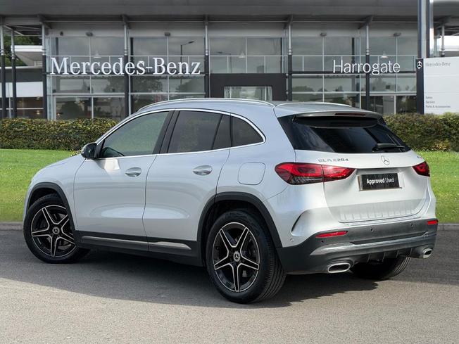 MERCEDES-BENZ GLA Photo 2