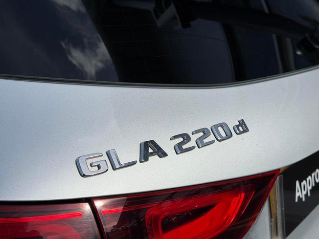 MERCEDES-BENZ GLA Photo 21