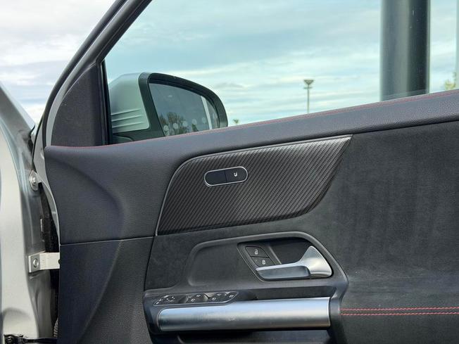 MERCEDES-BENZ GLA Photo 22