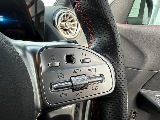 MERCEDES-BENZ GLA Photo 27