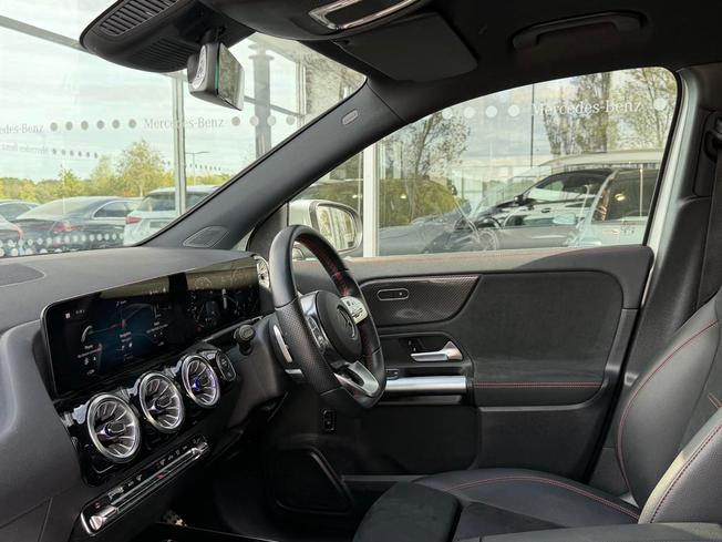 MERCEDES-BENZ GLA Photo 3