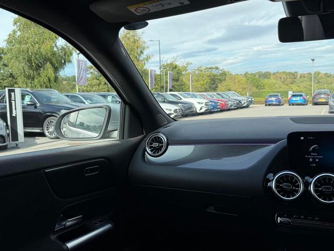 MERCEDES-BENZ GLA Photo 41