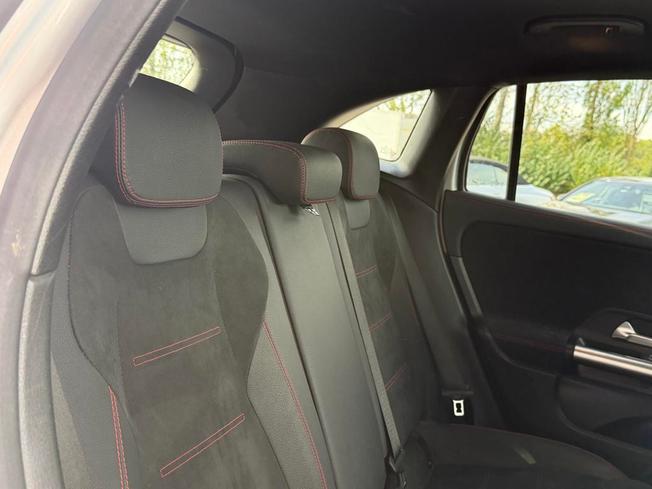 MERCEDES-BENZ GLA Photo 8