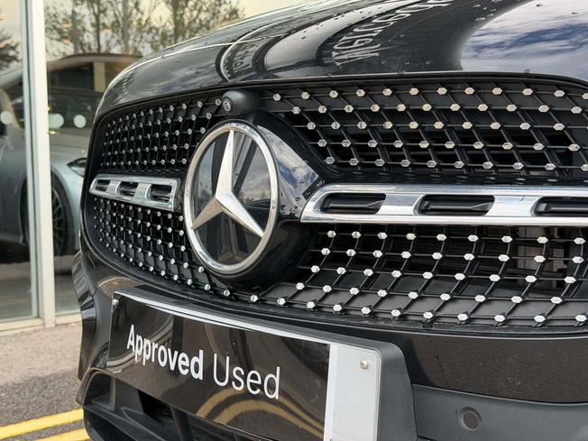MERCEDES-BENZ GLA Photo 12