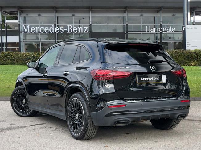 MERCEDES-BENZ GLA Photo 2