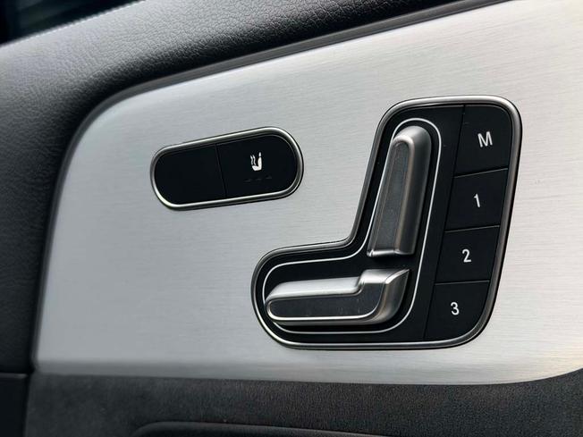 MERCEDES-BENZ GLA Photo 23