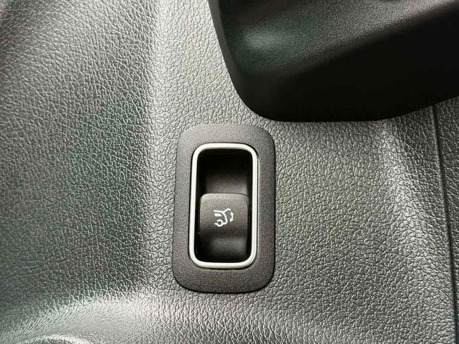 MERCEDES-BENZ GLA Photo 24