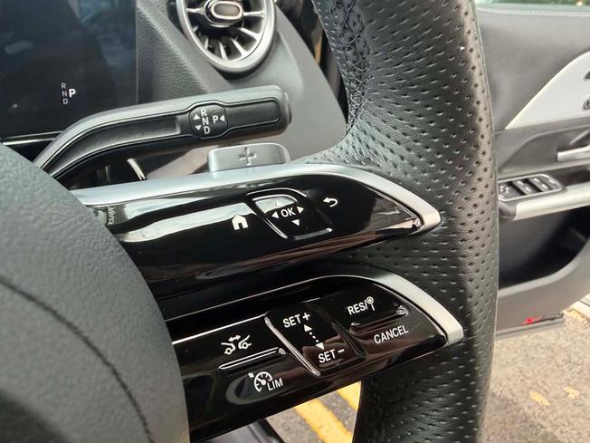 MERCEDES-BENZ GLA Photo 27