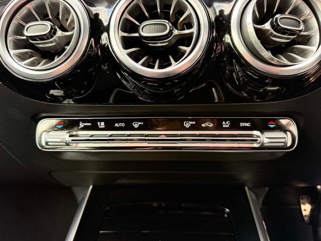 MERCEDES-BENZ GLA Photo 31