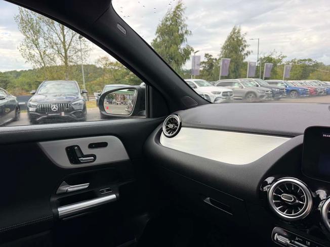 MERCEDES-BENZ GLA Photo 32