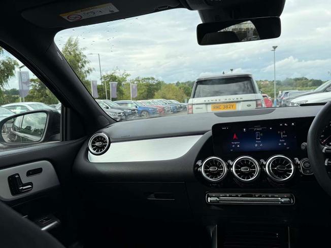 MERCEDES-BENZ GLA Photo 45