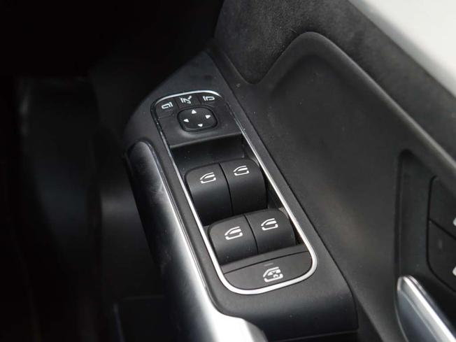 MERCEDES-BENZ Gla Photo 16