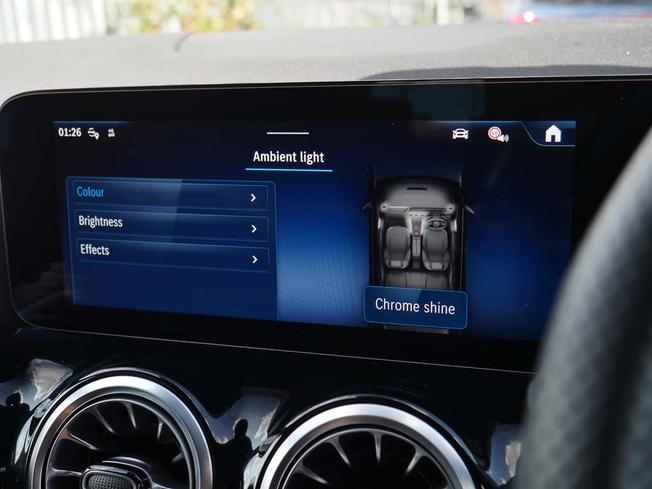 MERCEDES-BENZ Gla Photo 24