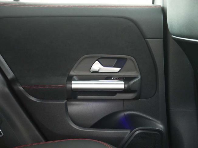 MERCEDES-BENZ Gla Photo 35