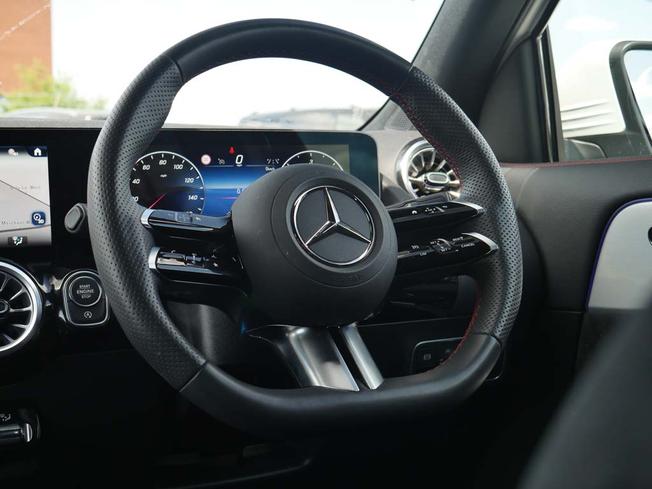 MERCEDES-BENZ Gla Photo 40