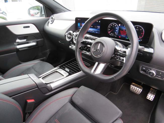 MERCEDES-BENZ GLA Photo 12