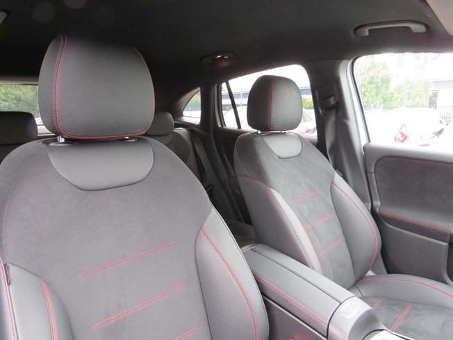 MERCEDES-BENZ GLA Photo 14