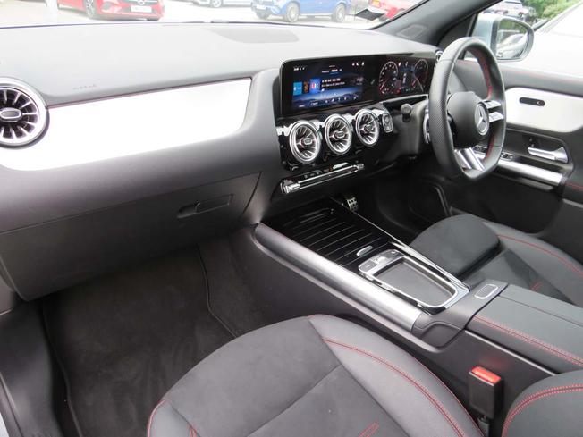 MERCEDES-BENZ GLA Photo 3