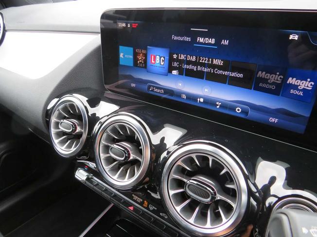 MERCEDES-BENZ GLA Photo 37