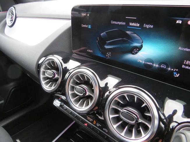 MERCEDES-BENZ GLA Photo 40